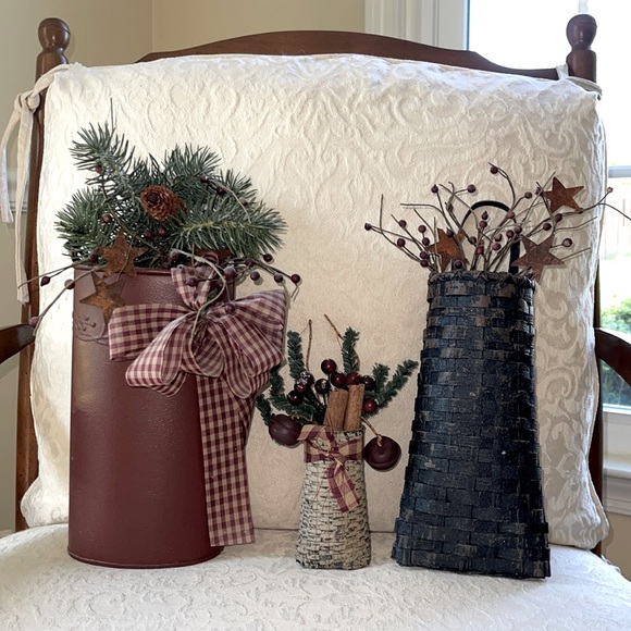 Lot of Country Baskets & Metal Can, rusted metal stars, bells & berries. - Picture 1 of 6